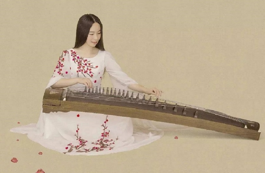 top banner our tutor is playing Guzheng